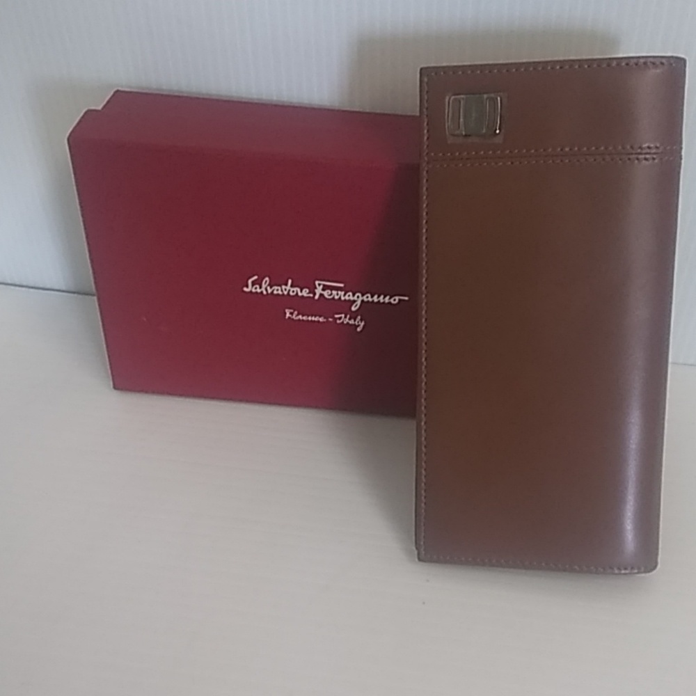 Salvatore Ferragamo leather wallet made in Italy